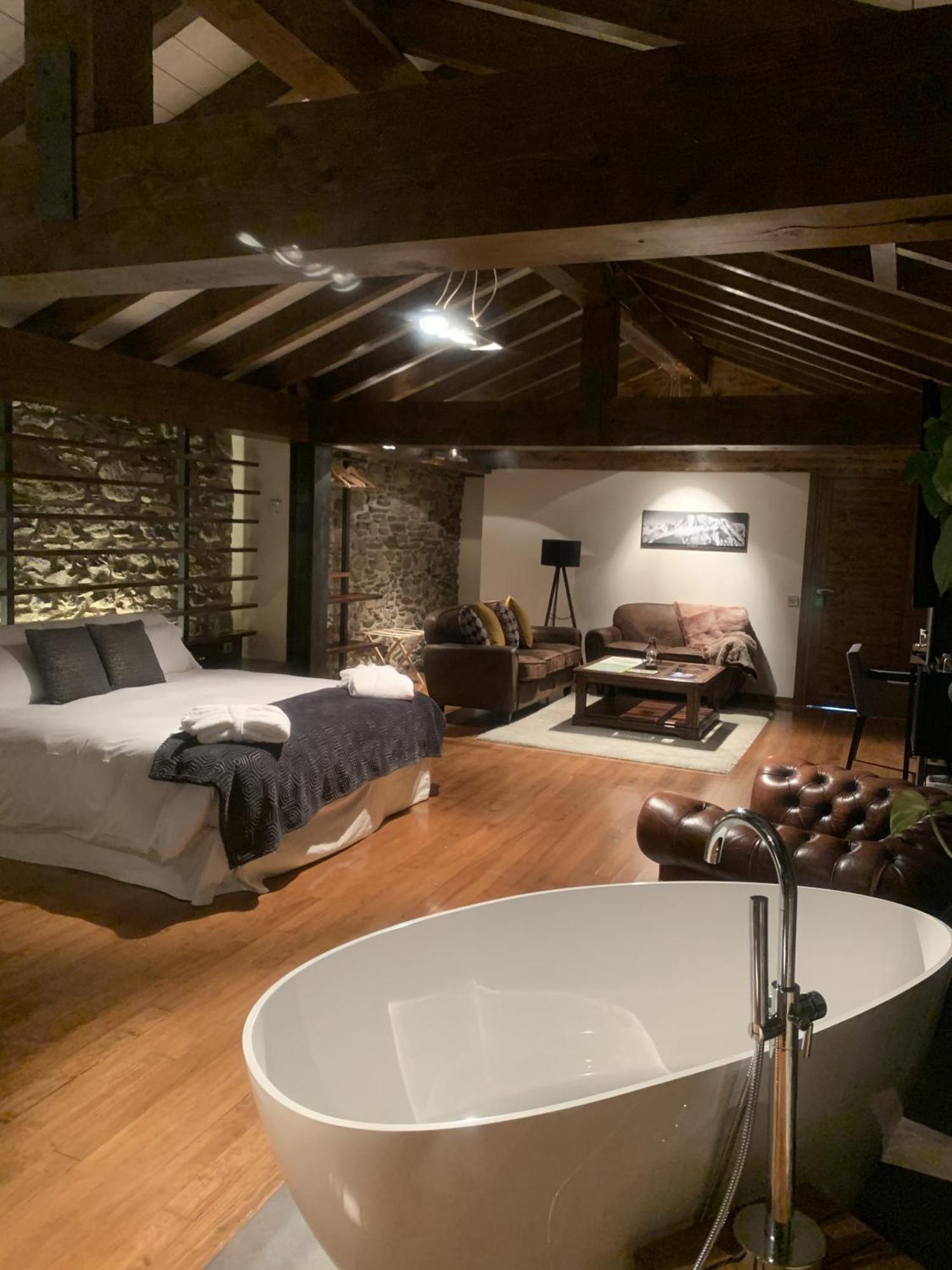 Mas Farner - Adults Only Bed & Breakfast Ливия Екстериор снимка